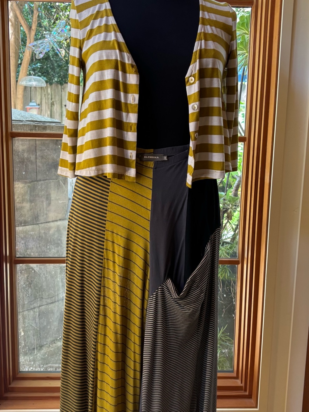 Alembika 2 piece Punto pant w/crop cardigan